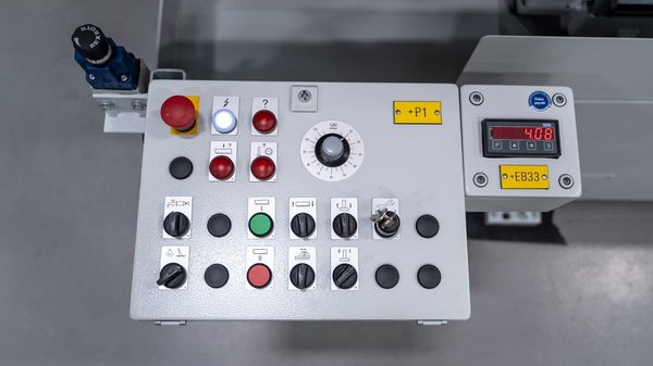 Behringer Metallbandsäge HBE560 Bedienpult