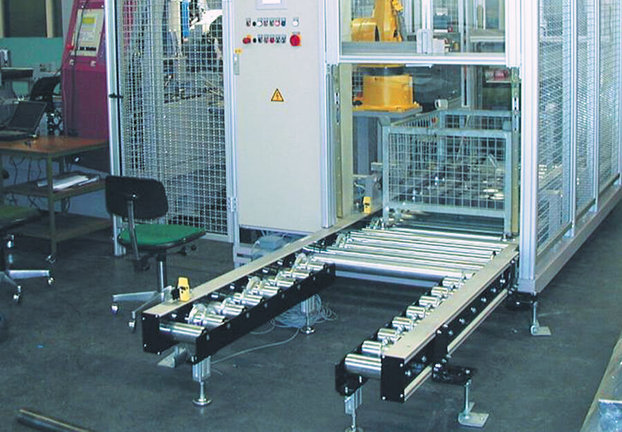 Roboterzelle und automatisierter Palettenbahnhof einer Metallkreissäge